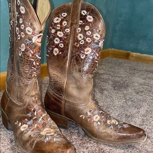 Women’s size 9, Shyanne boots, worn 6 times, used but good condition